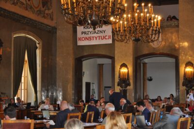 Rada Królewskiego Miasta Krakowa przyjęła uchwałę w sprawie respektowania wyroków TK