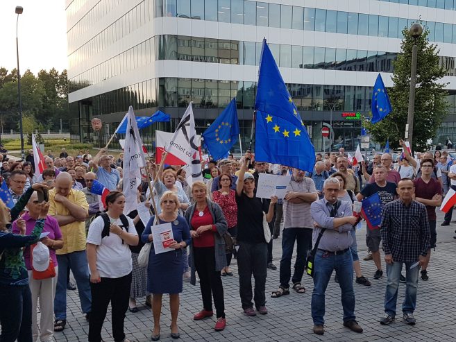 Manifestacje przed sądami w Małopolsce w dniu 12.06.2018