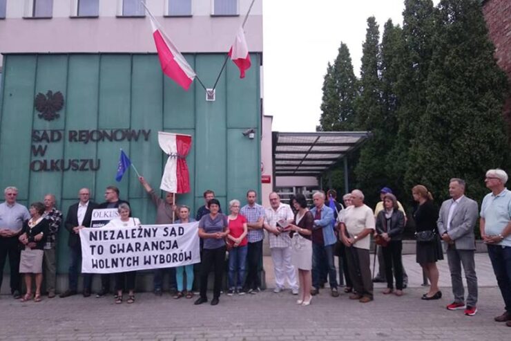 Olkusz - manifestacja w obronie wolnych sądów