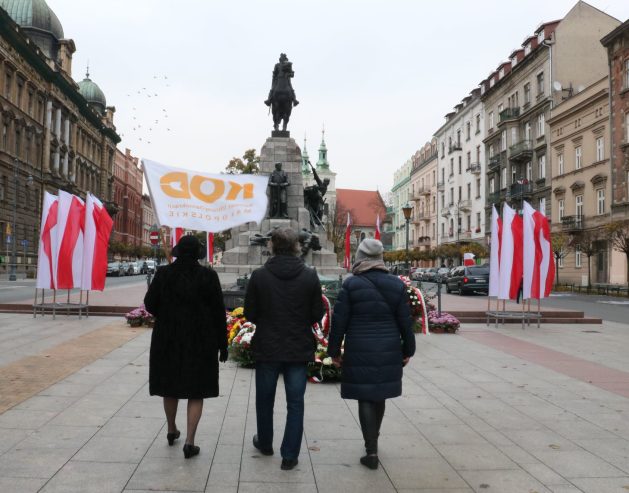 KOD Małopolskie złożył kwiaty pod Grobem Nieznanego Żołnierza